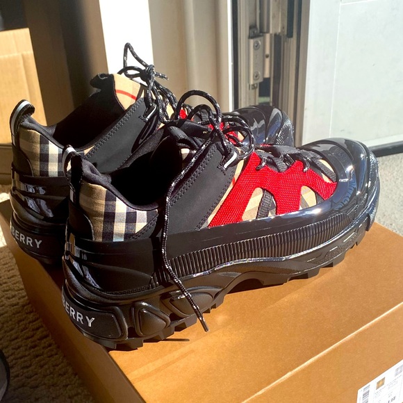 Burberry Shoes - Picture 2 of 6